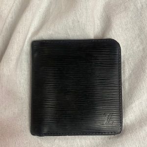 Louis Vuitton Epi Black Leather Bifold Wallet Authentic Mens